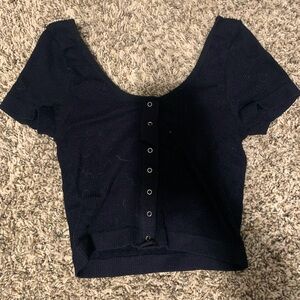 Black cropped ribbed shirt